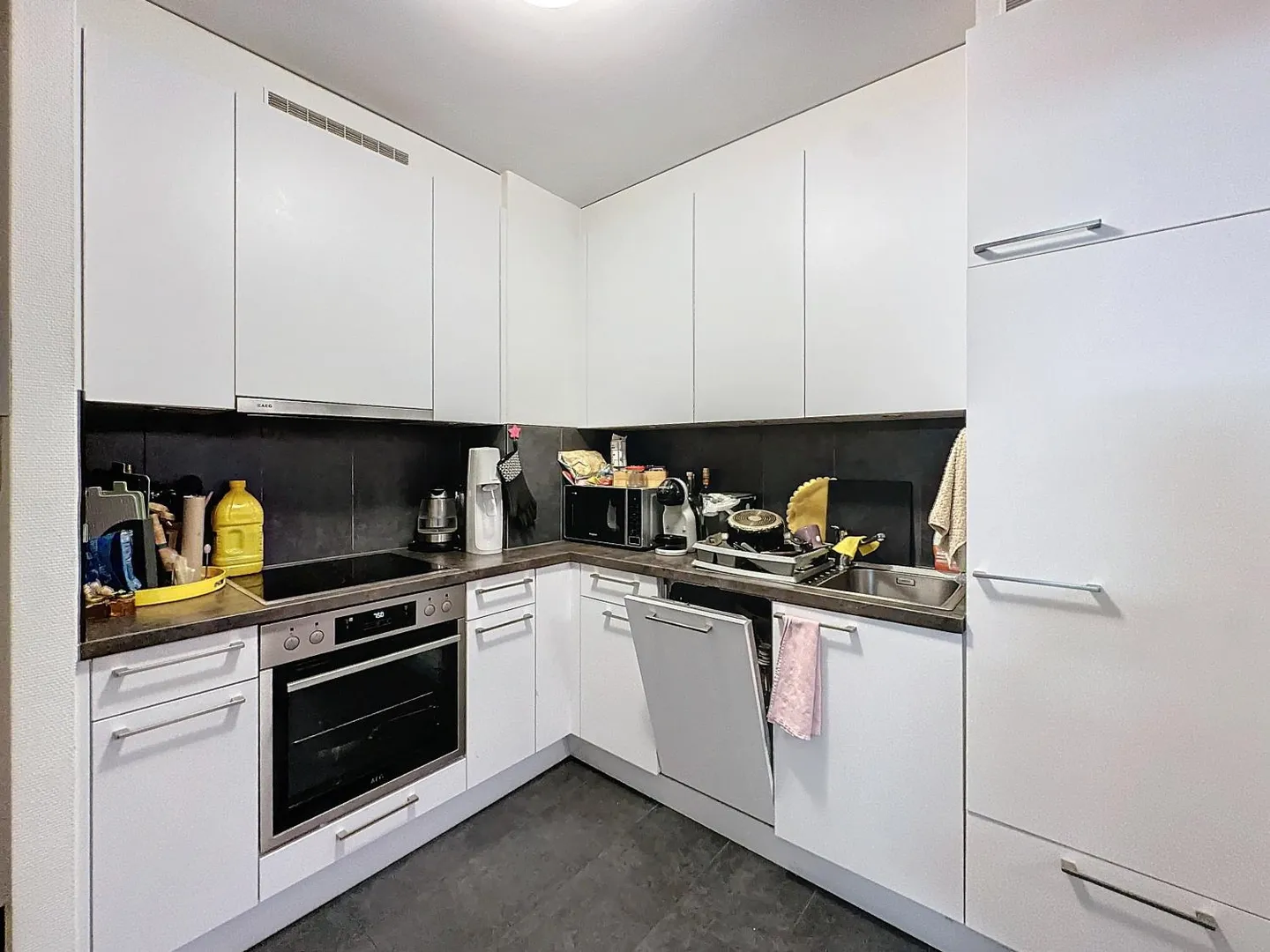 2.5 Room Apartment - Photo 2 of 6