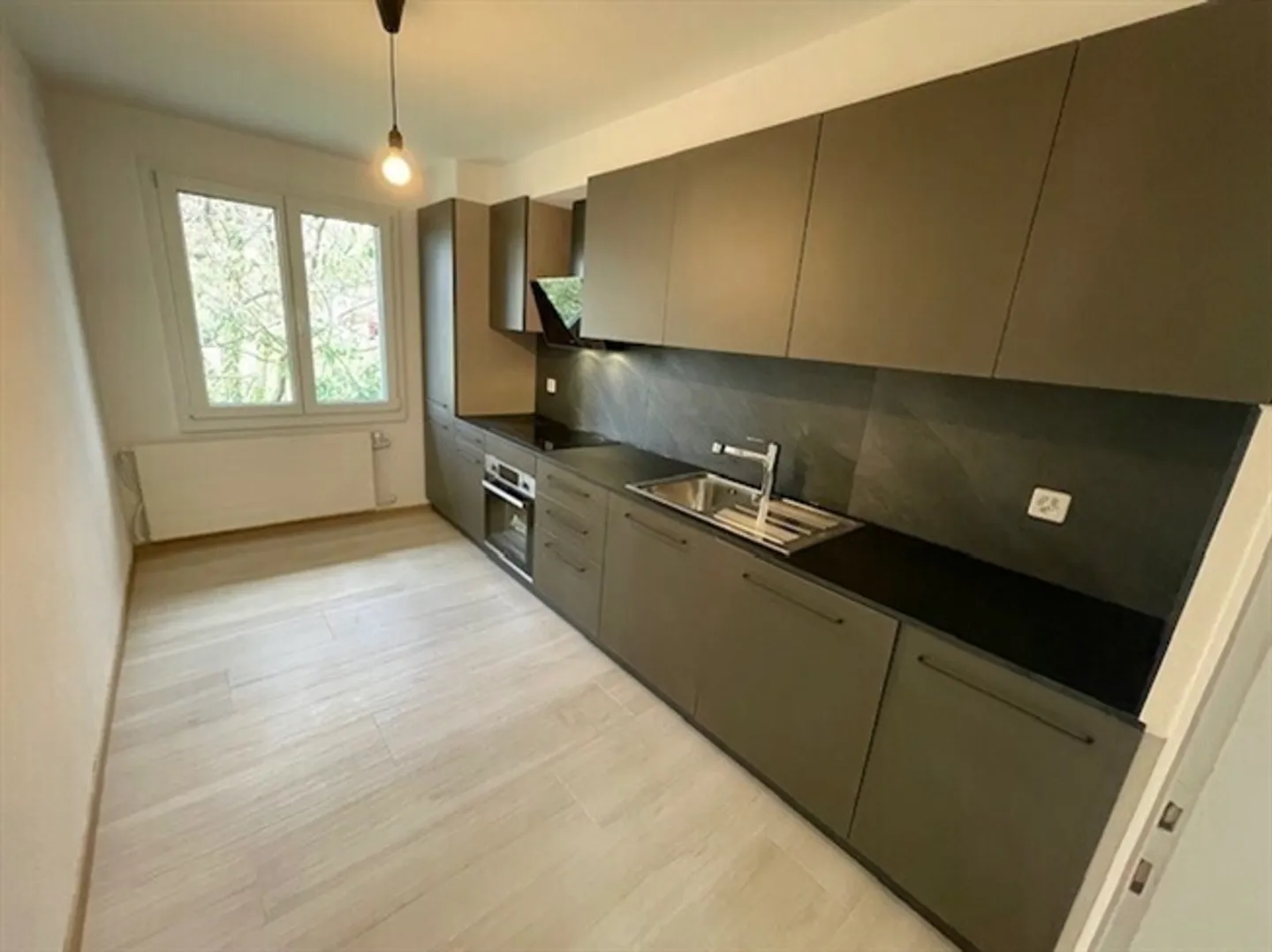 Charmante appartement 4 pièces dans une petite maison - Photo 5 sur 9