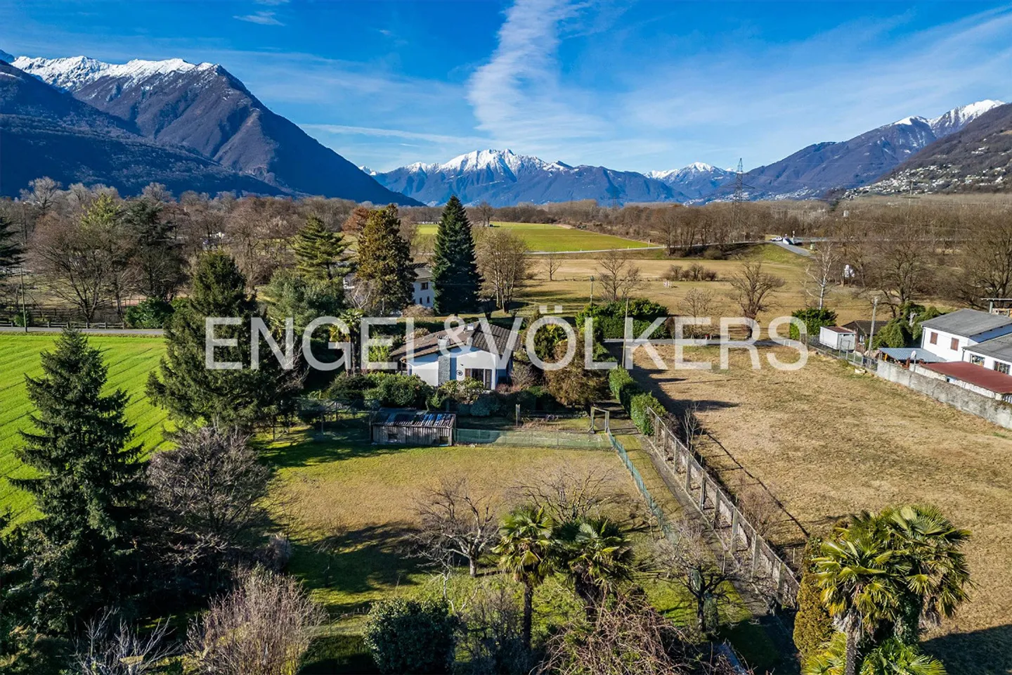 Maison individuelle avec grand terrain - Photo 3 sur 18