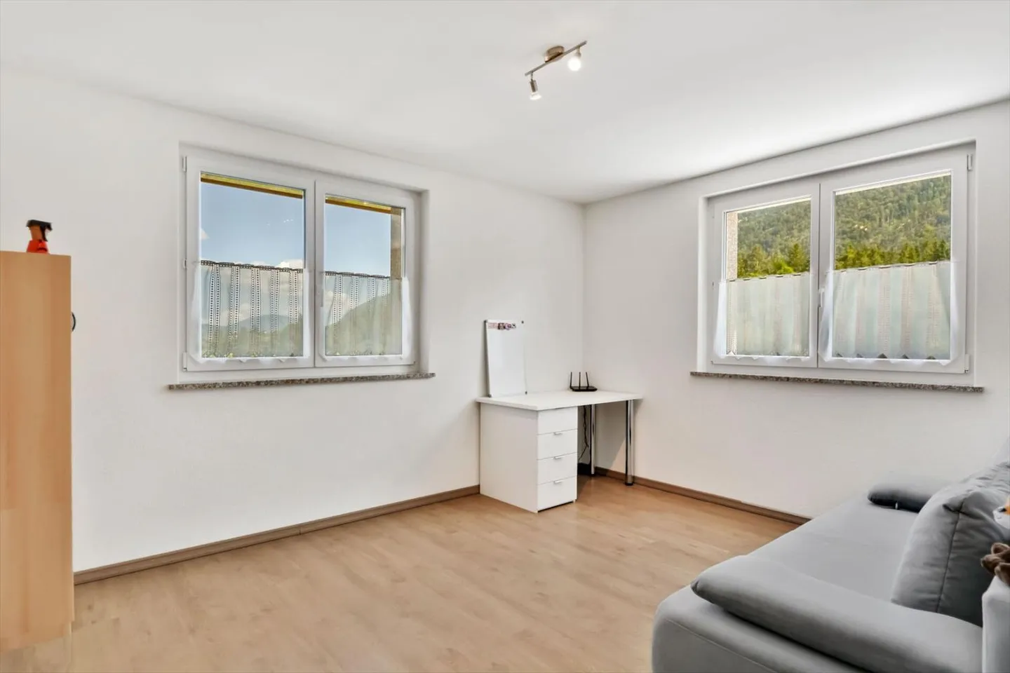 Cormoret, magnifique villa 5.5 pièces avec garage et piscine - Photo 9 sur 13