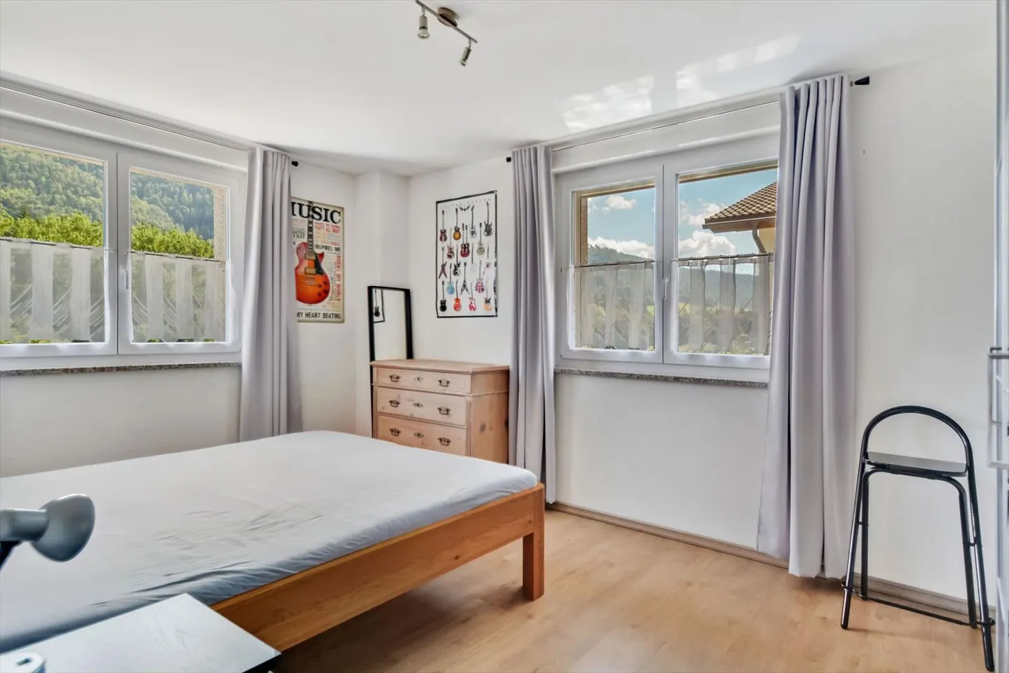 Cormoret, magnifique villa 5.5 pièces avec garage et piscine - Photo 10 sur 13