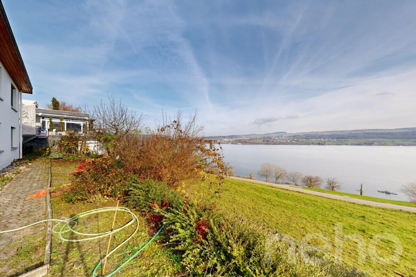 Detached family house with fantastic lake view - Photo 3 of 12