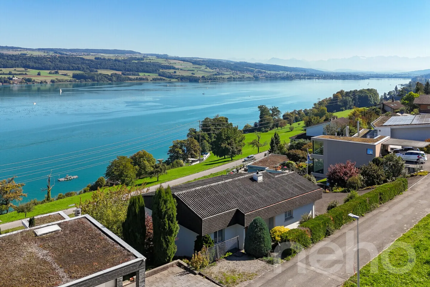 Detached family house with fantastic lake view - Photo 1 of 12