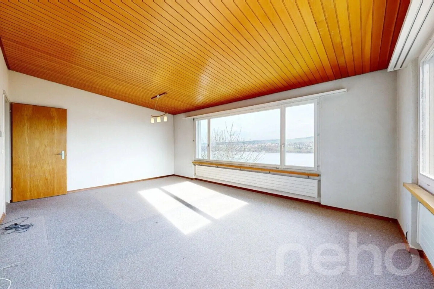 Detached family house with fantastic lake view - Photo 4 of 12