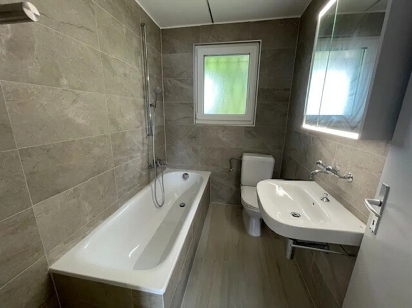 Charmante appartement 4 pièces dans une petite maison - Photo 9 sur 9