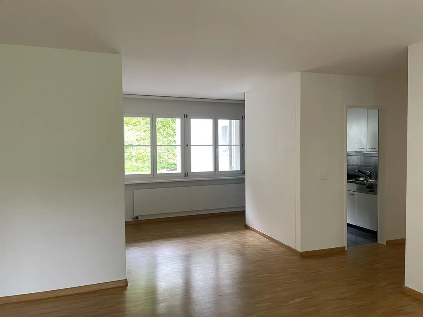 Moderno appartamento di 3 1/2 stanze con 2 bagni e area salotto - Foto 7 di 10