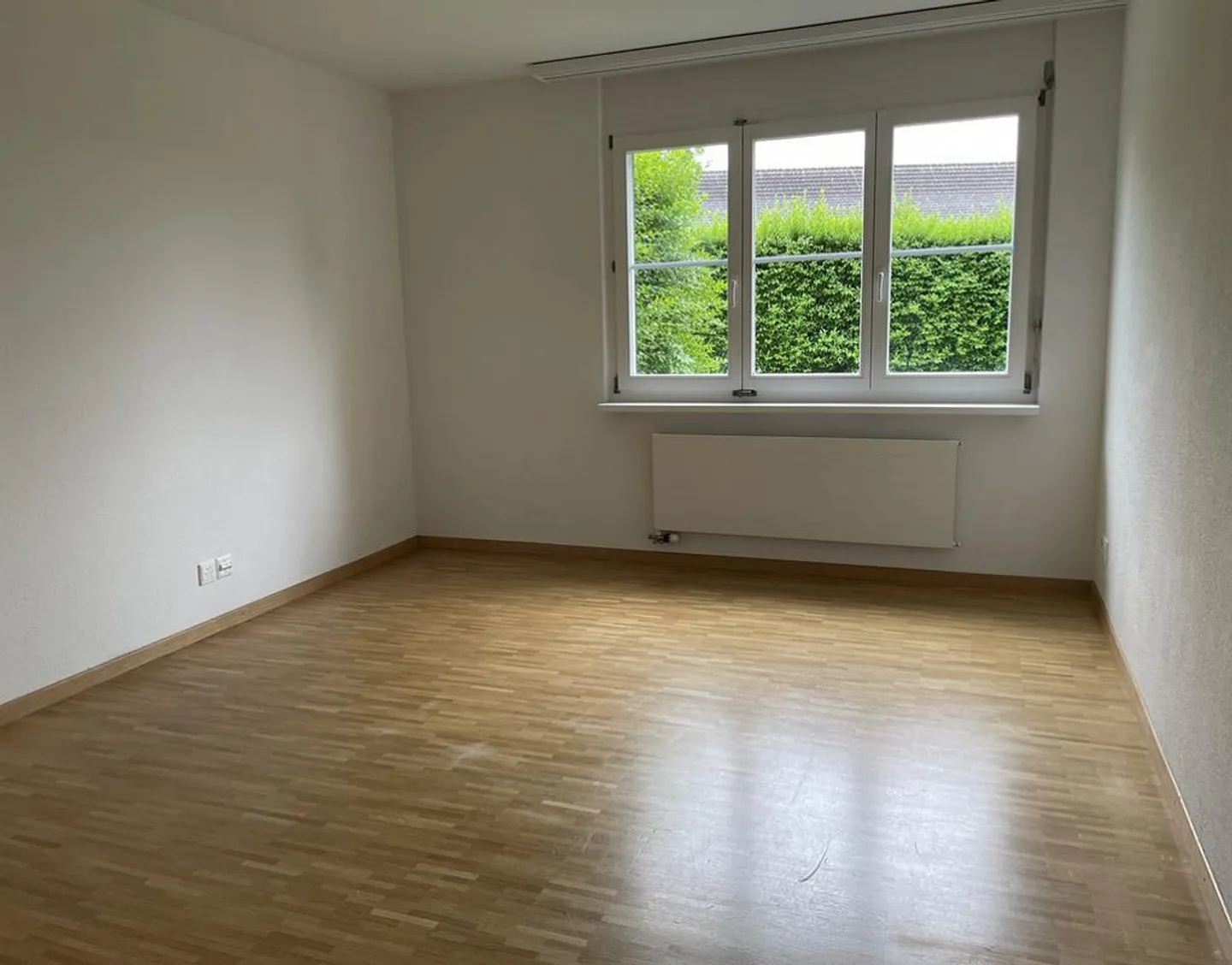 Moderno appartamento di 3 1/2 stanze con 2 bagni e area salotto - Foto 9 di 10