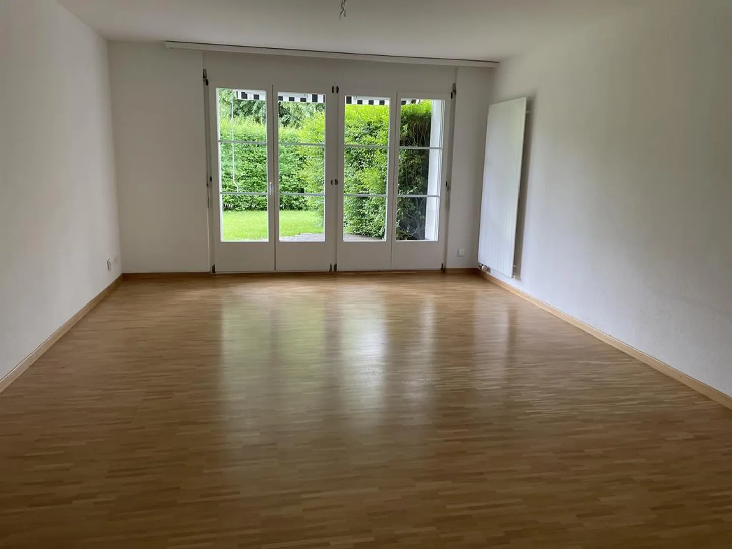 Moderno appartamento di 3 1/2 stanze con 2 bagni e area salotto - Foto 6 di 10