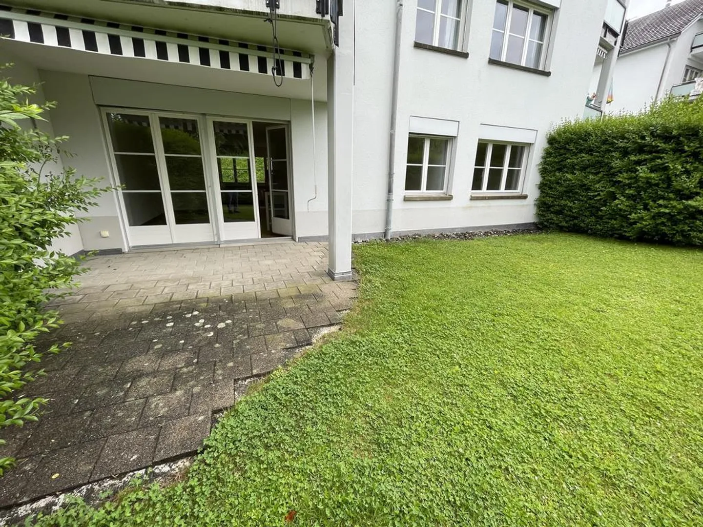 Moderno appartamento di 3 1/2 stanze con 2 bagni e area salotto - Foto 10 di 10