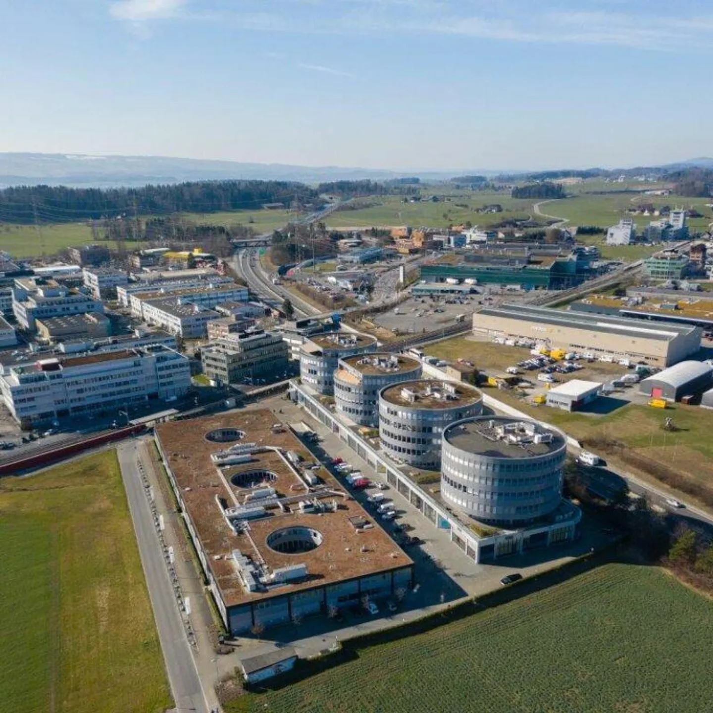 2,70m² di spazi commerciali moderni e di alta qualità al piano terra - Foto 1 di 11