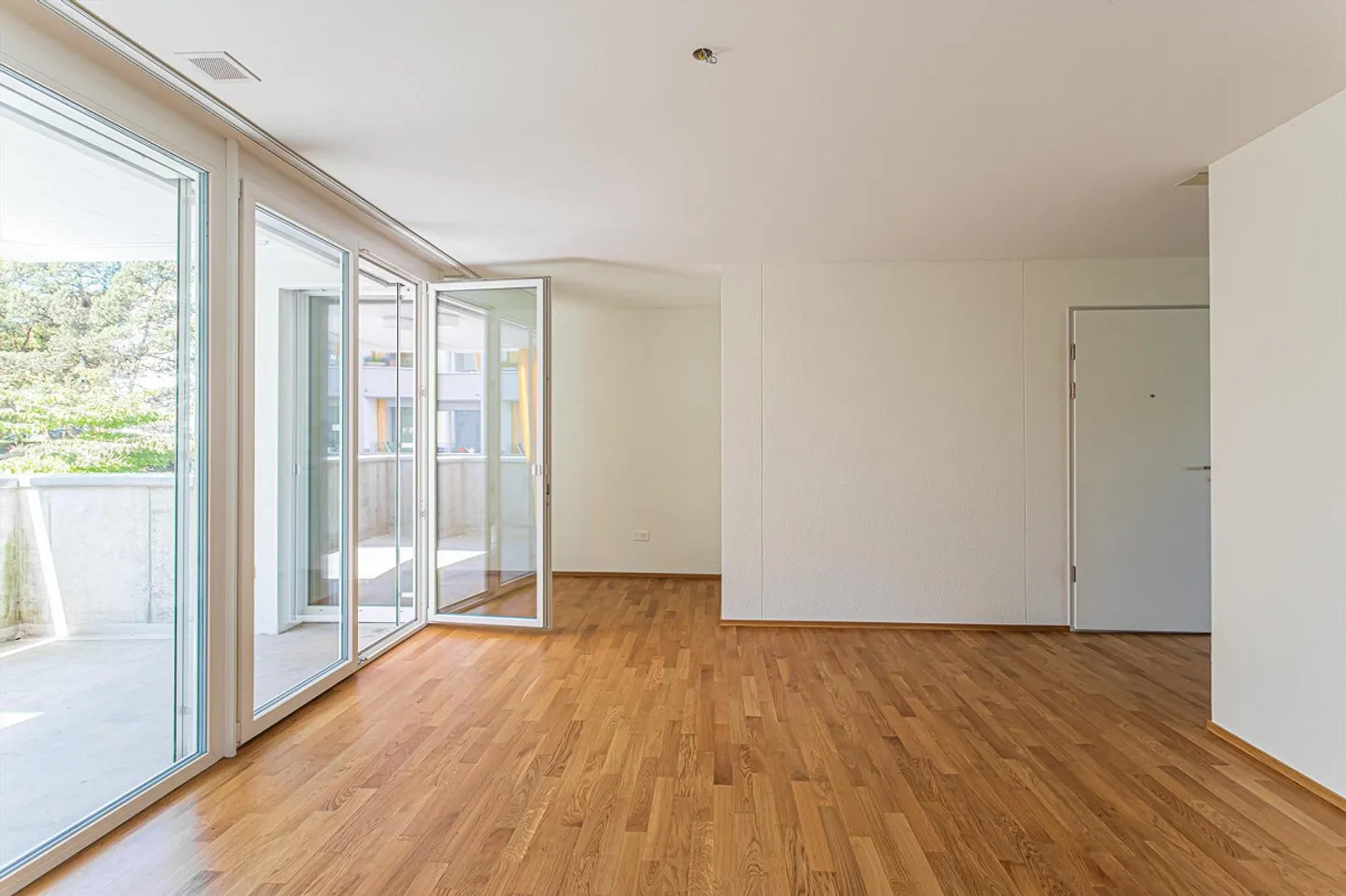 APPARTAMENTO MODERNO con molto spazio - Foto 3 di 8