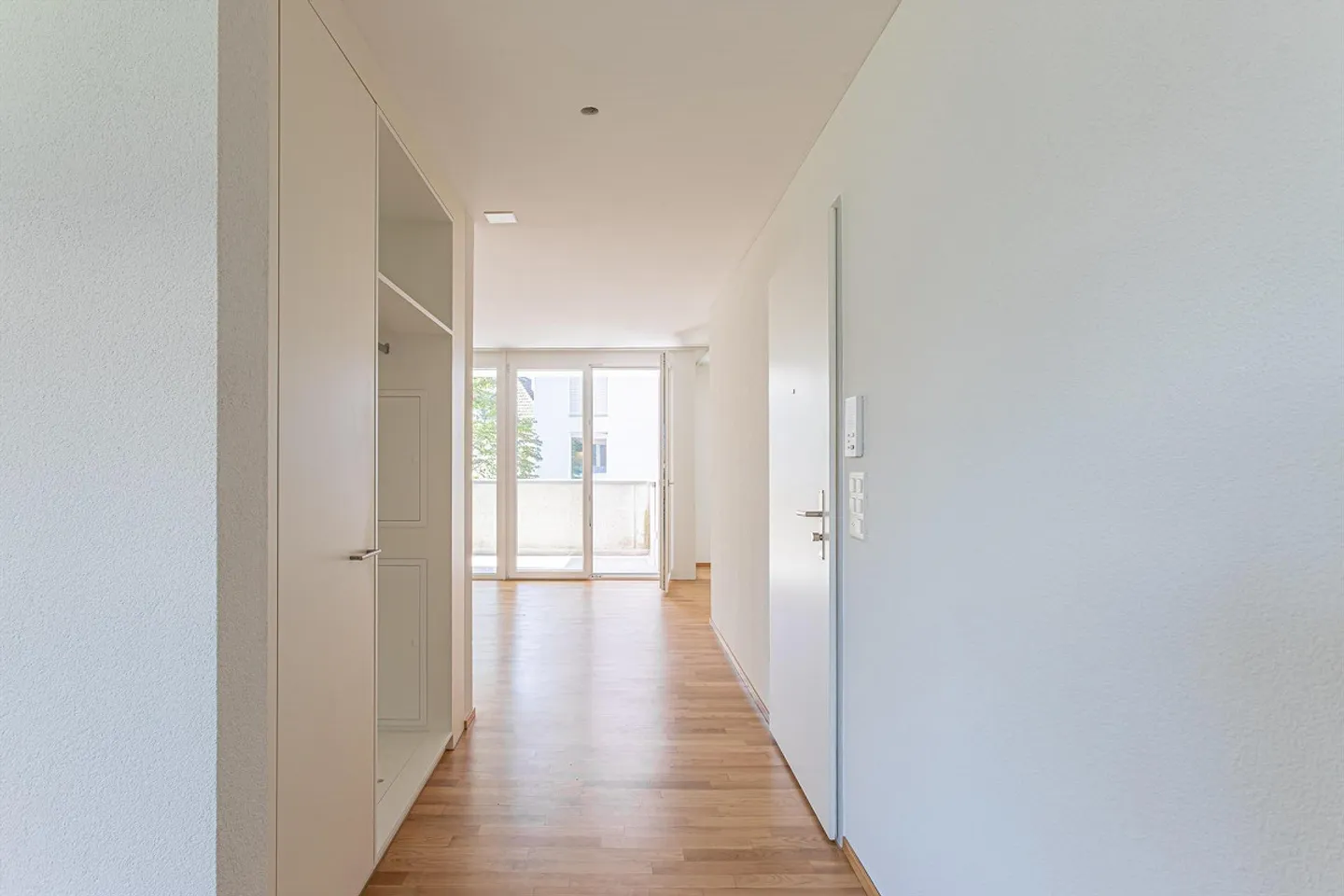 APPARTAMENTO MODERNO con molto spazio - Foto 4 di 8