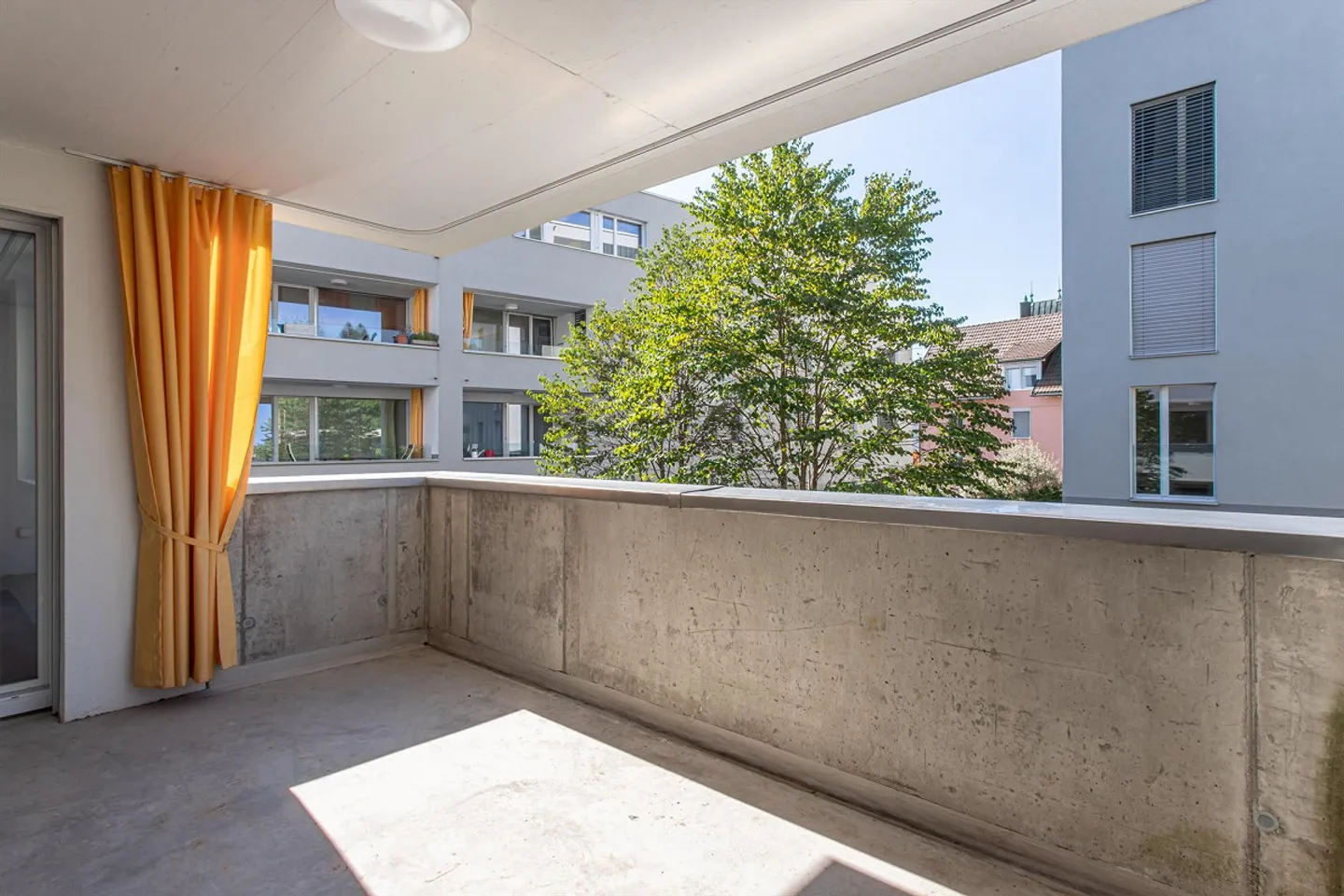 APPARTAMENTO MODERNO con molto spazio - Foto 7 di 8
