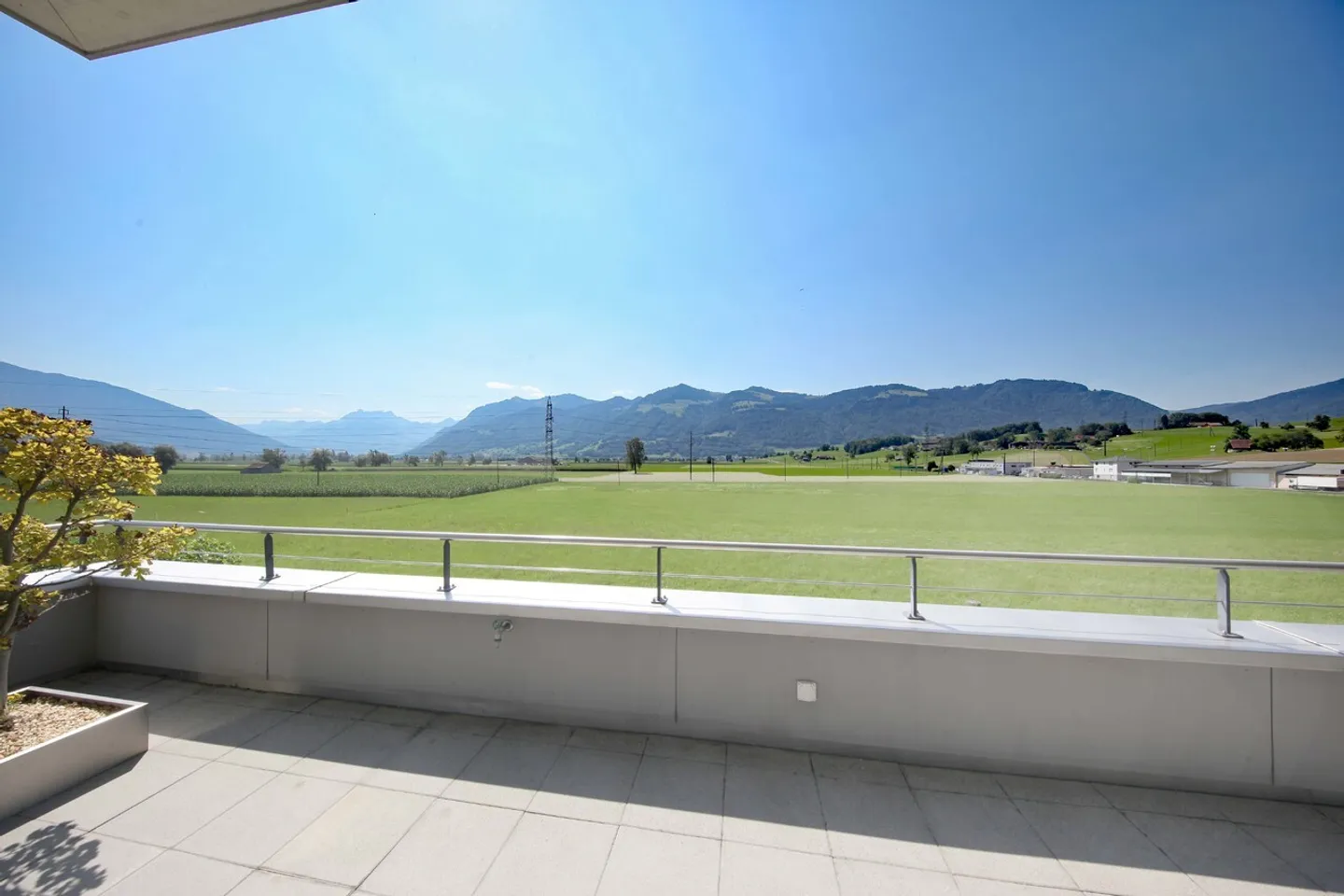 Traumhafte Attikawohnung mit unverbaubarer Weitsicht  - Foto 3 von 17