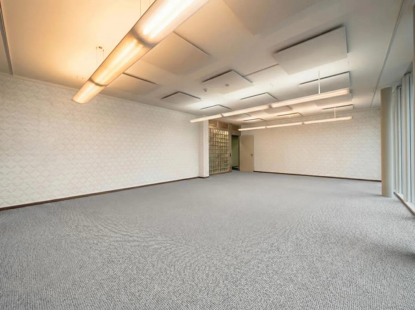 Representative Office Space with 860 m2 - Photo 8 of 12
