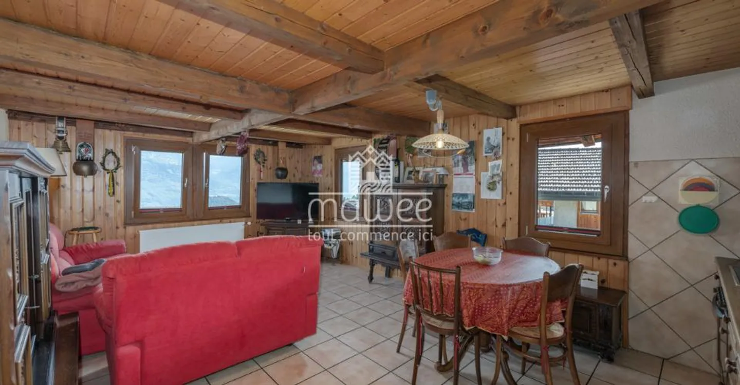 Semi-detached chalet with outbuilding and great potential in Granois - Photo 2 of 12