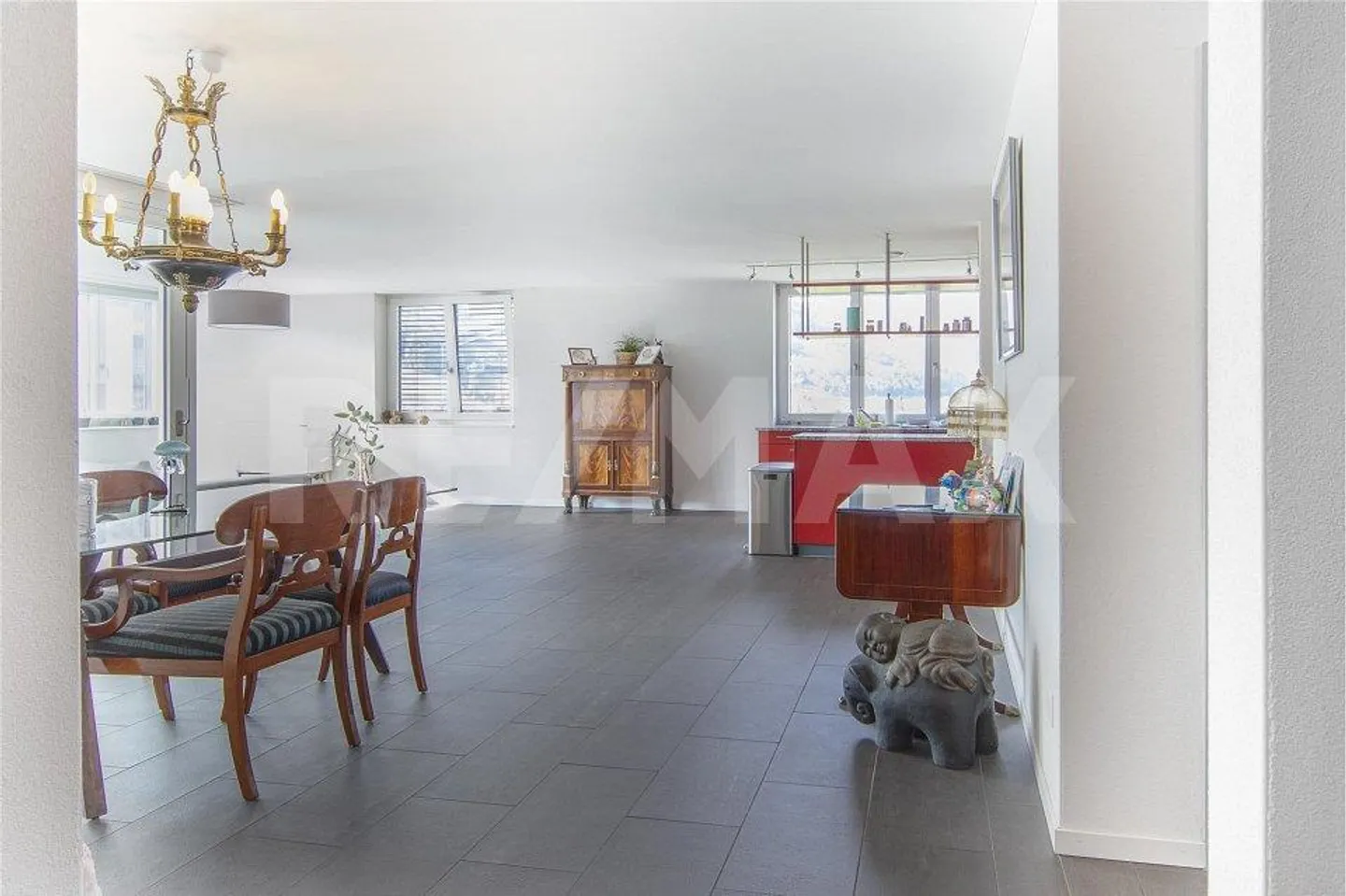 Stylish living with a view of the Mythen - modern 4.5-room condominium in Ibach SZ - Photo 7 of 13