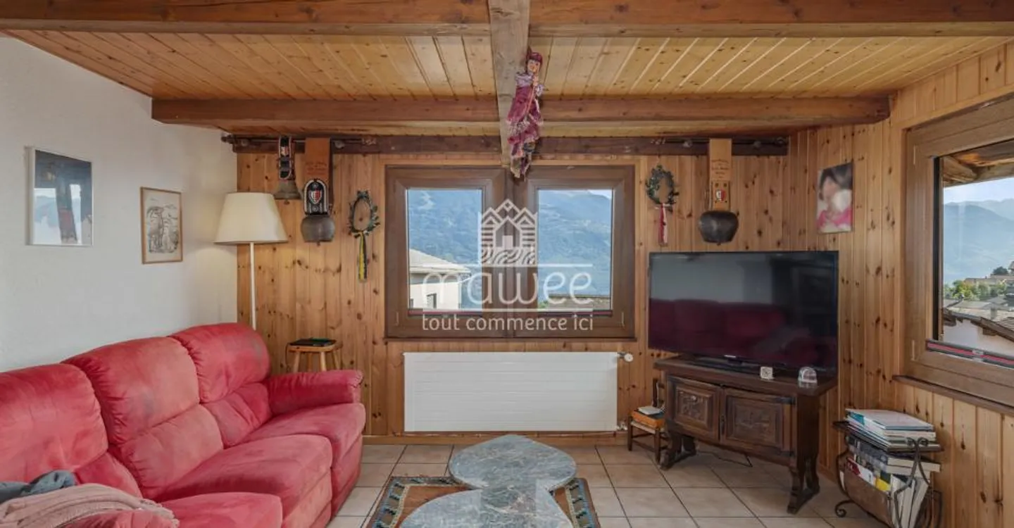Semi-detached chalet with outbuilding and great potential in Granois - Photo 4 of 12