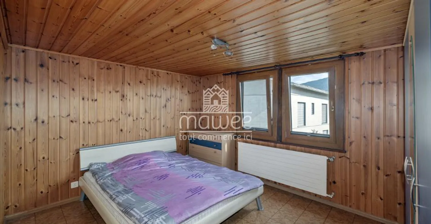 Semi-detached chalet with outbuilding and great potential in Granois - Photo 5 of 12