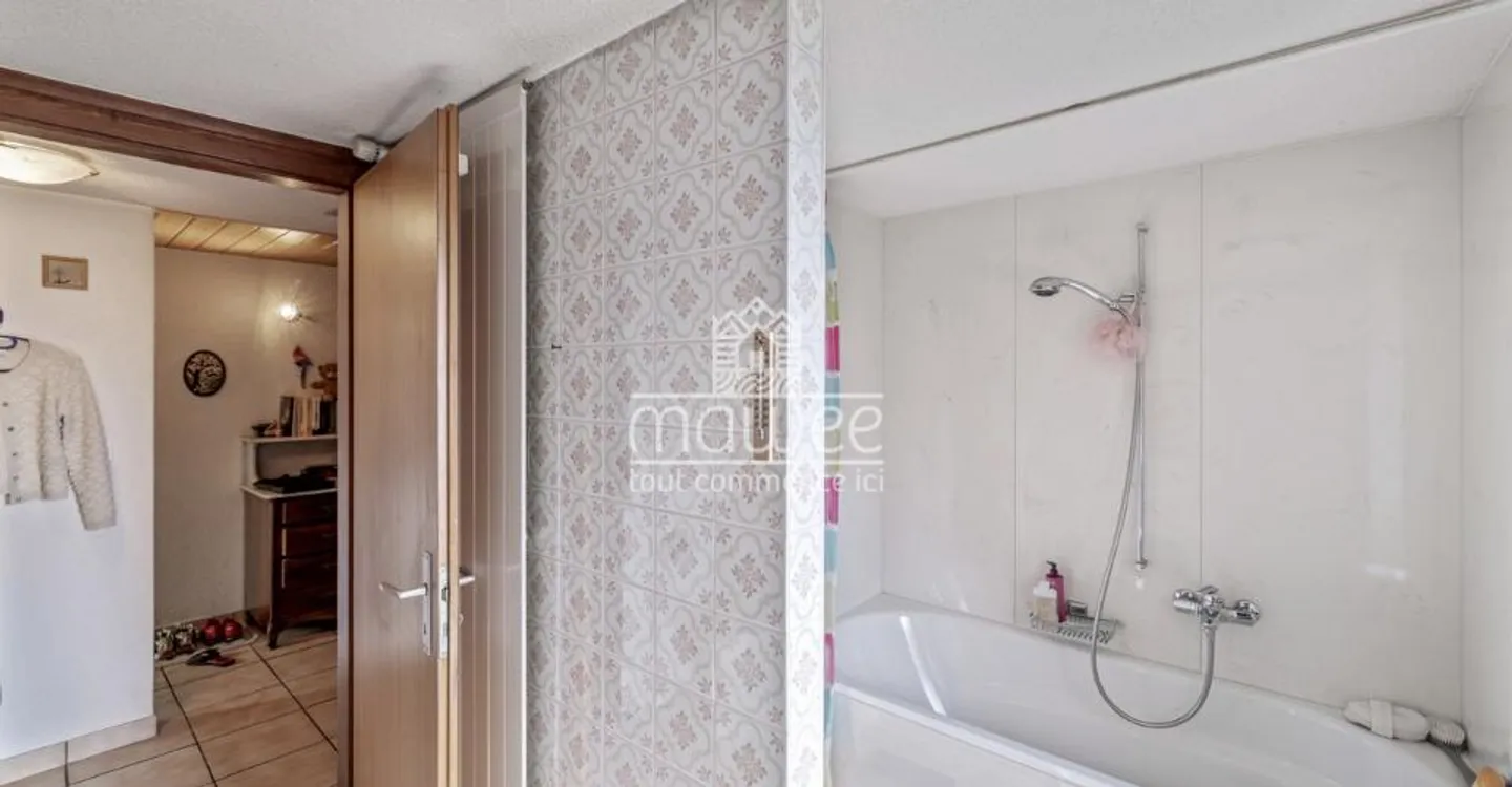 Semi-detached chalet with outbuilding and great potential in Granois - Photo 6 of 12