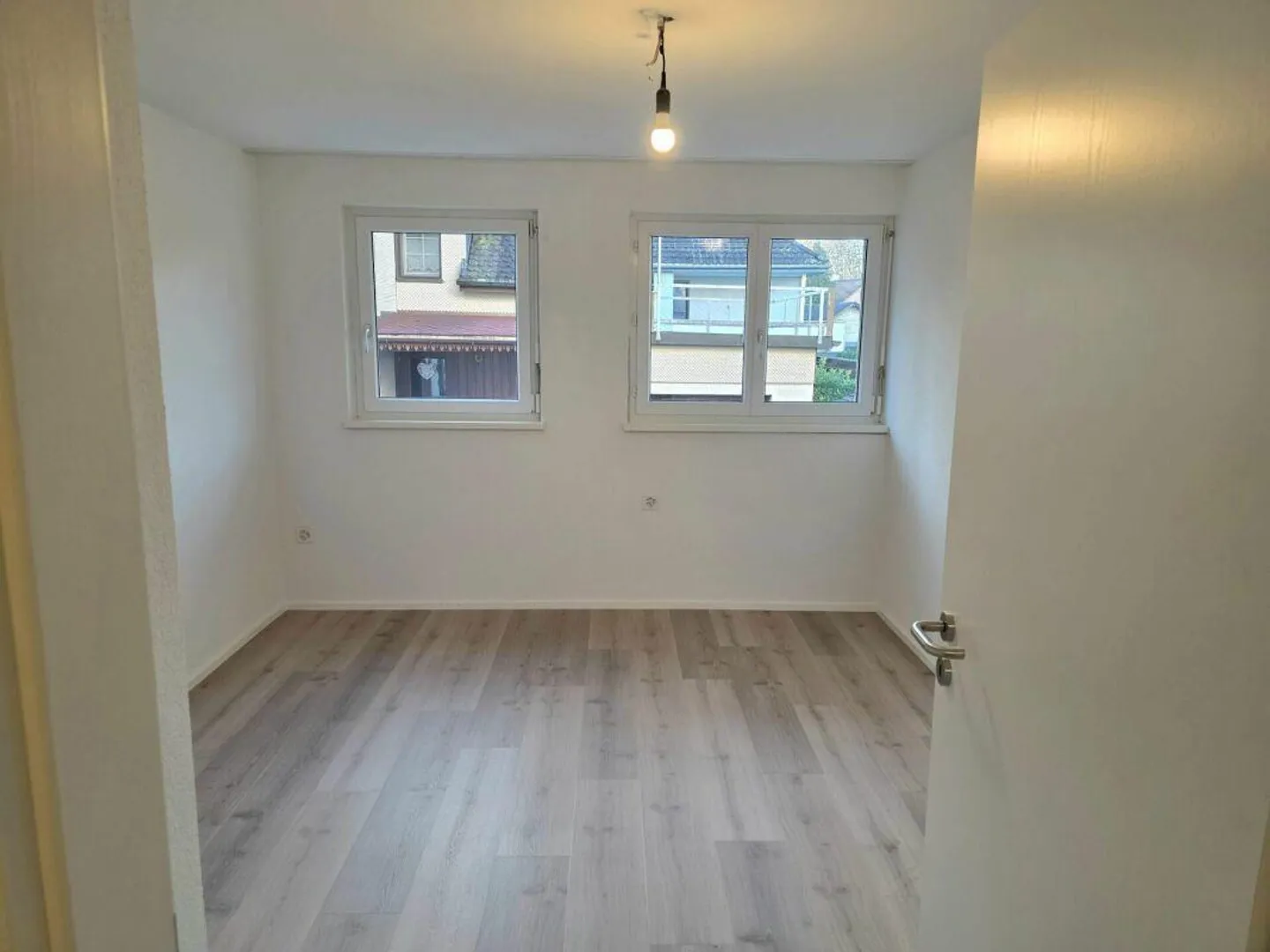 Grenznahe und grosszügige 2½-Zimmer Wohnung im Erdgeschoss - Foto 3 von 7