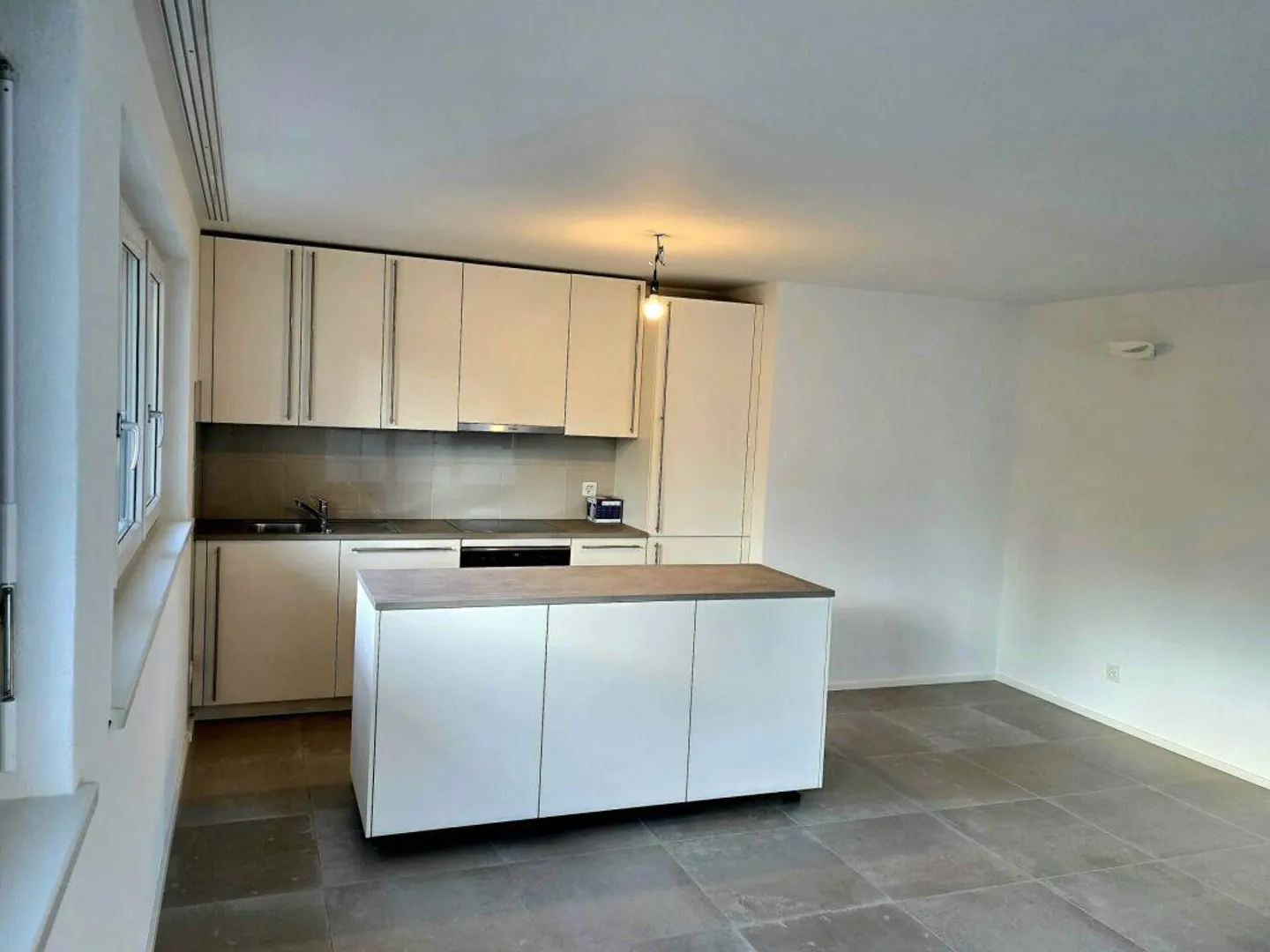 Grenznahe und grosszügige 2½-Zimmer Wohnung im Erdgeschoss - Foto 2 von 7