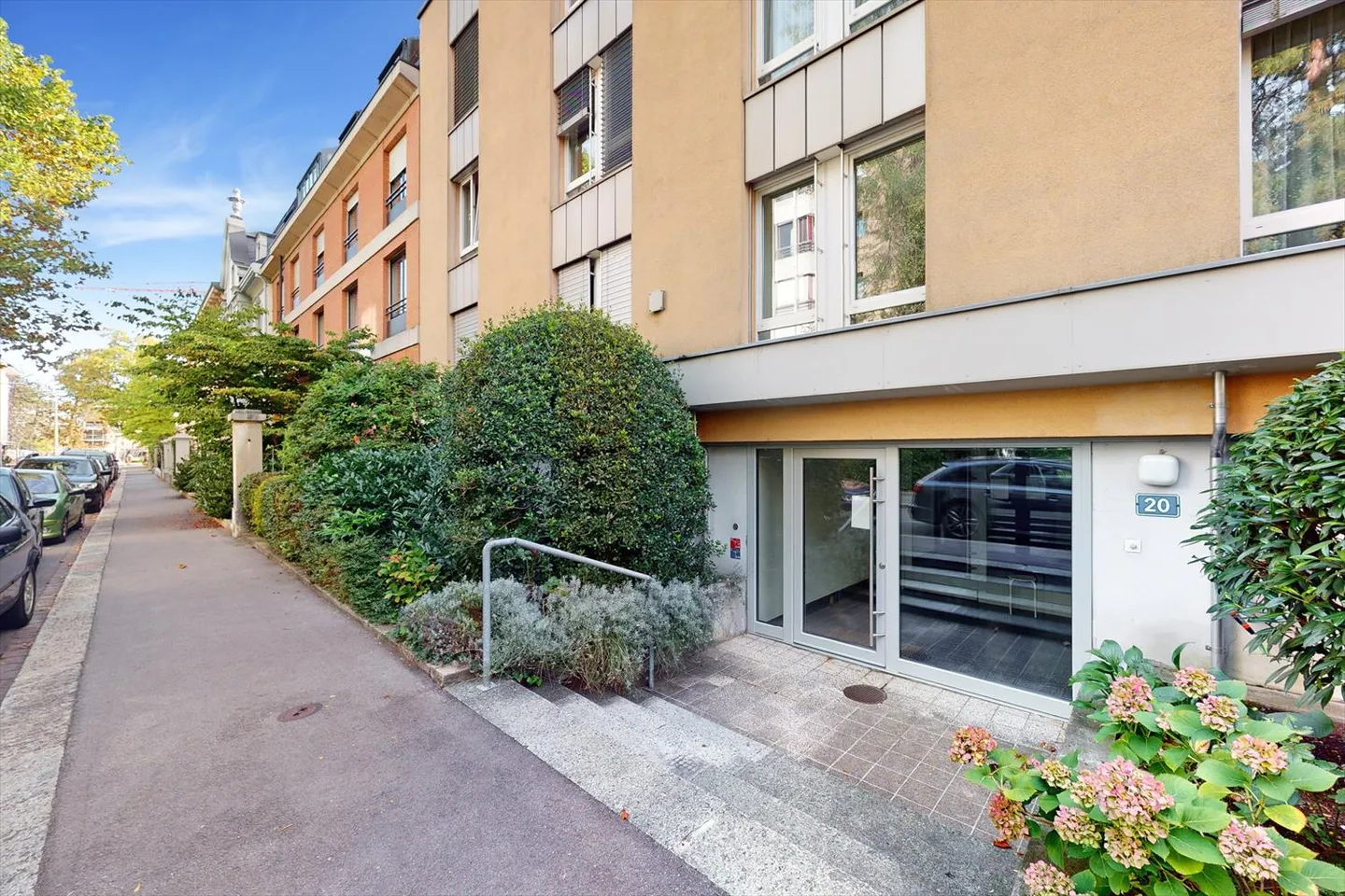 Apartment for rent - Photo 2 of 12