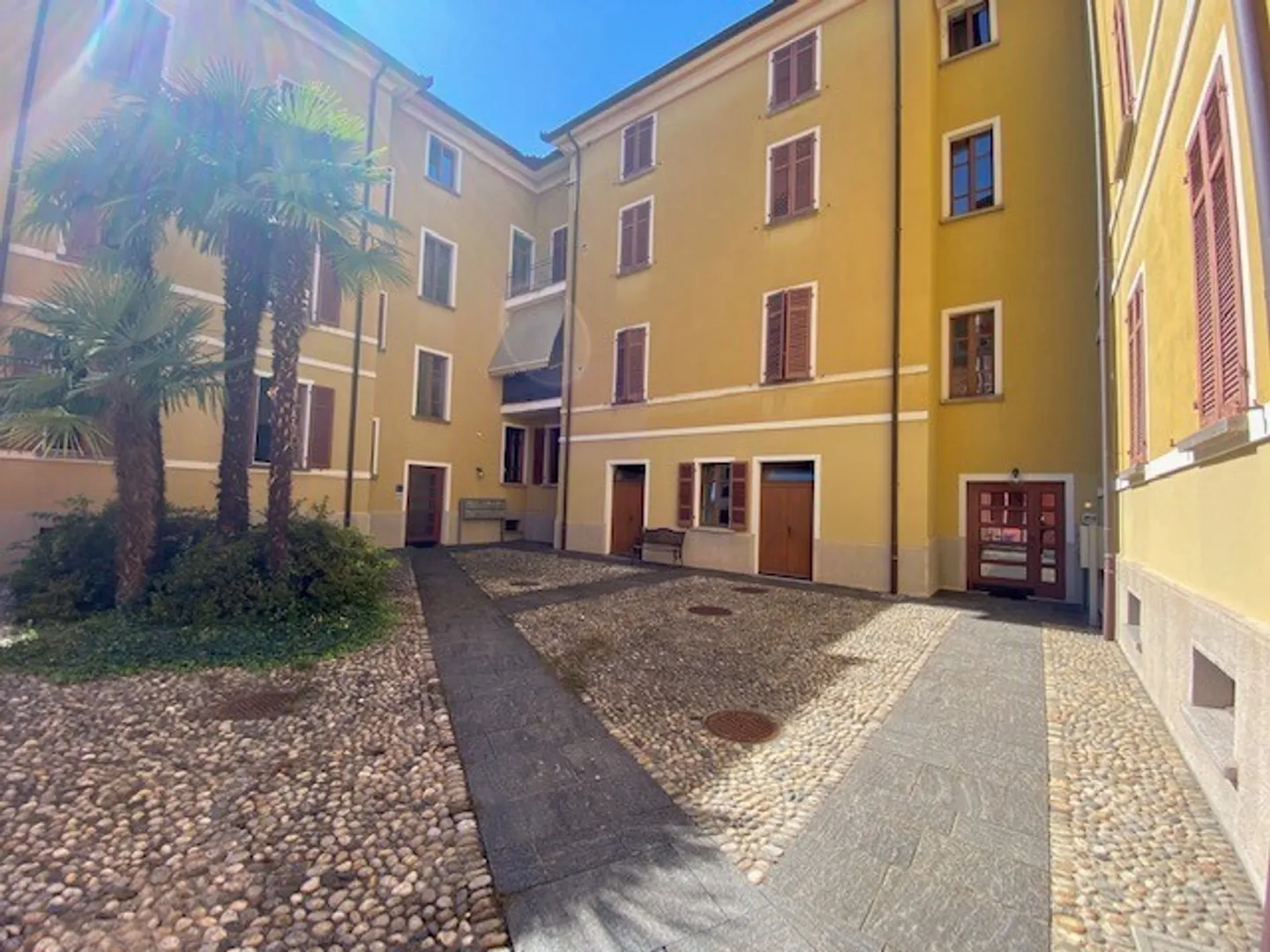 LUMINOSO APPARTAMENTO - PRIMA PIGIONE GRATUITA - Foto 1 di 6