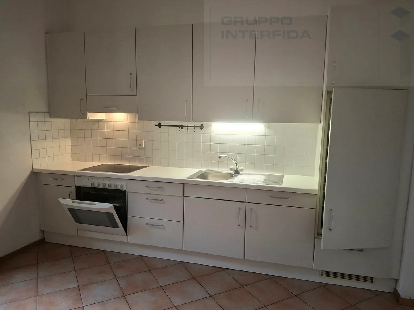 LUMINOSO APPARTAMENTO - PRIMA PIGIONE GRATUITA - Foto 3 di 6