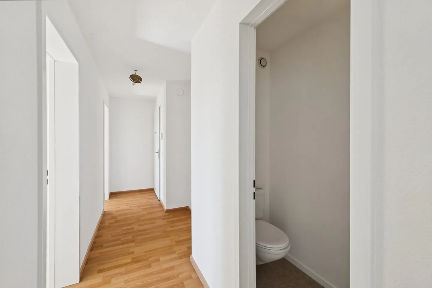 Appartamento ristrutturato con balcone - Foto 8 di 11