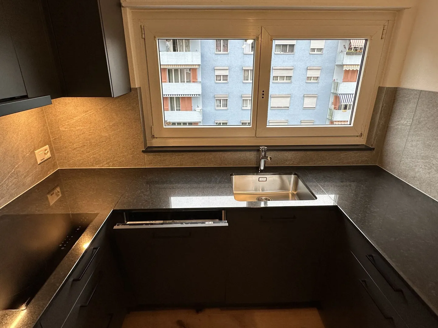Apartment for rent - Photo 1 of 28