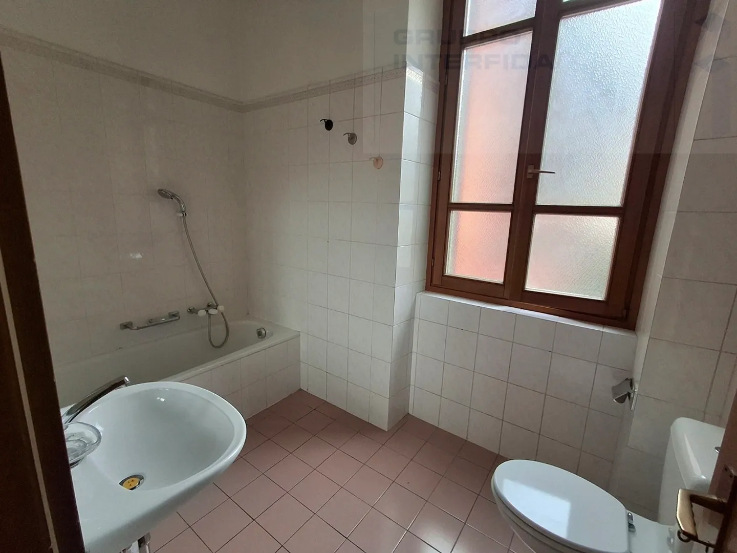 LUMINOSO APPARTAMENTO - PRIMA PIGIONE GRATUITA - Foto 5 di 6