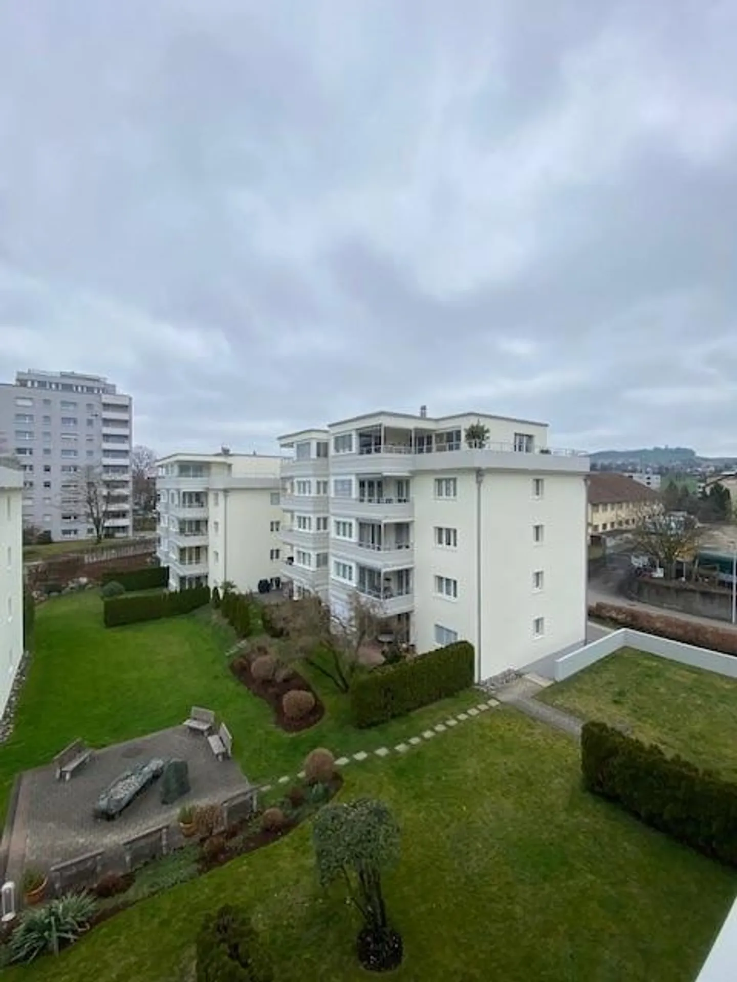 Condominium attrayant et bien entretenu dans un emplacement bien desservi - Photo 1 sur 14