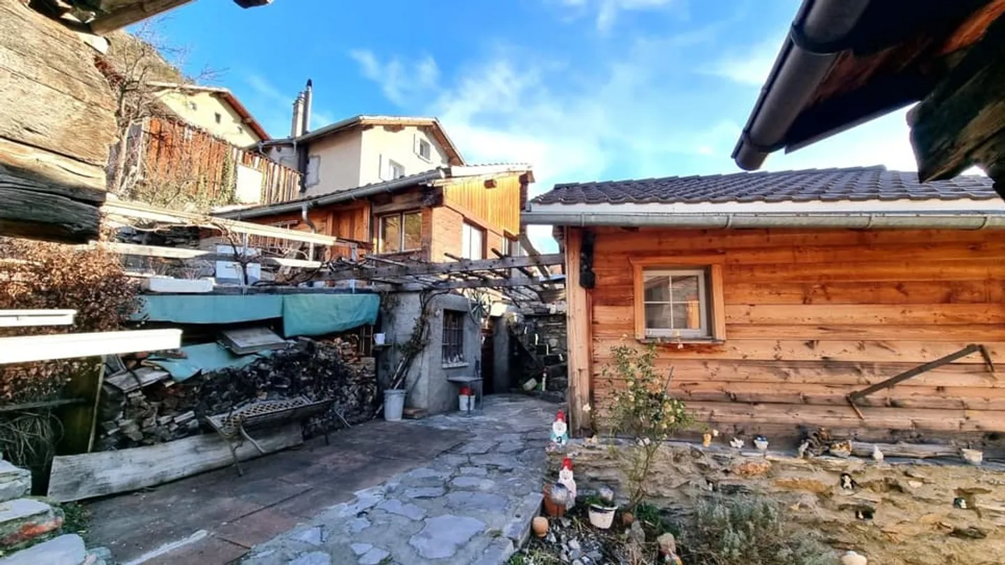 Extraordinary Ensemble in Hohtenn - Photo 12 of 13