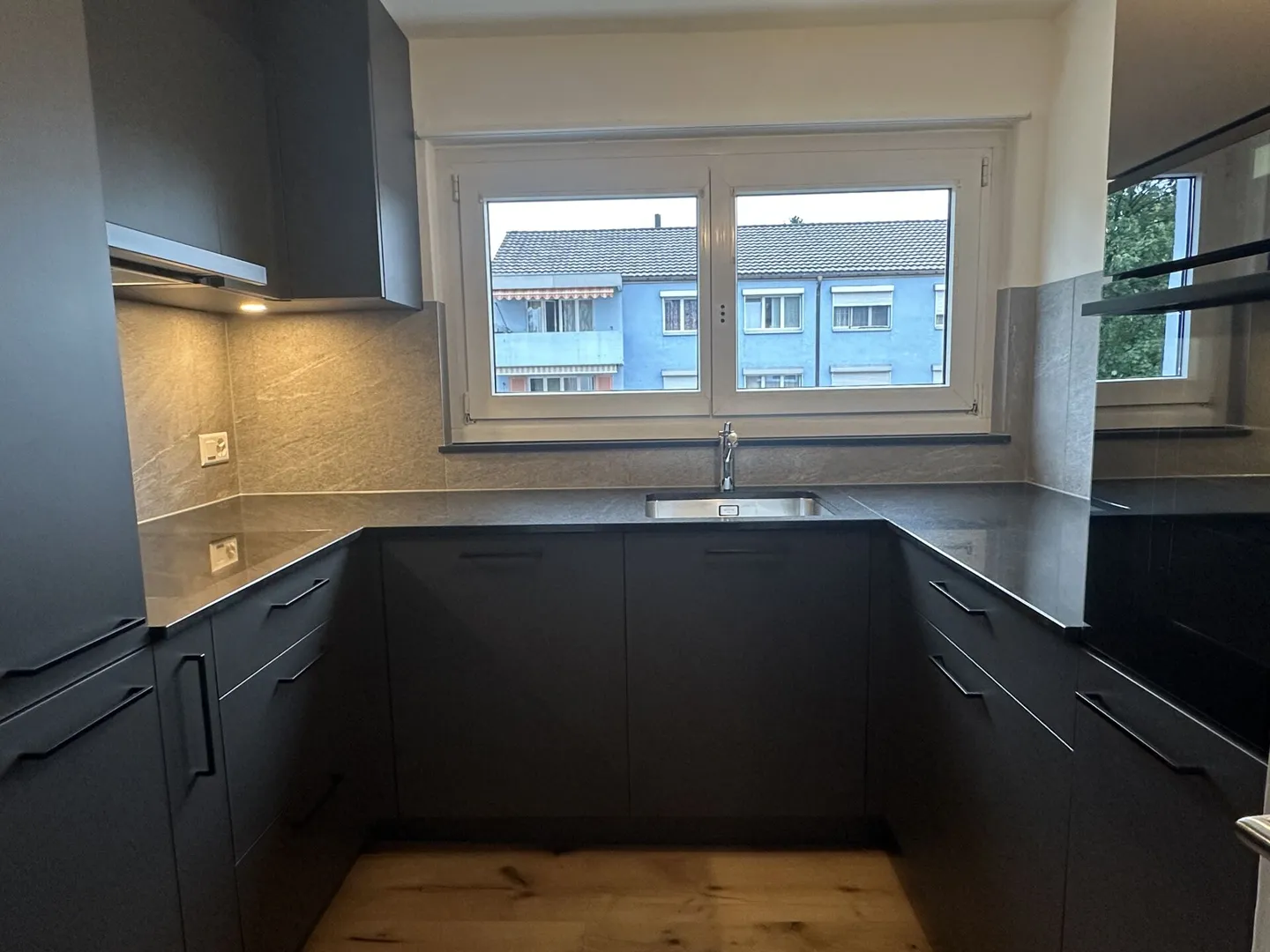 Apartment for rent - Photo 3 of 28