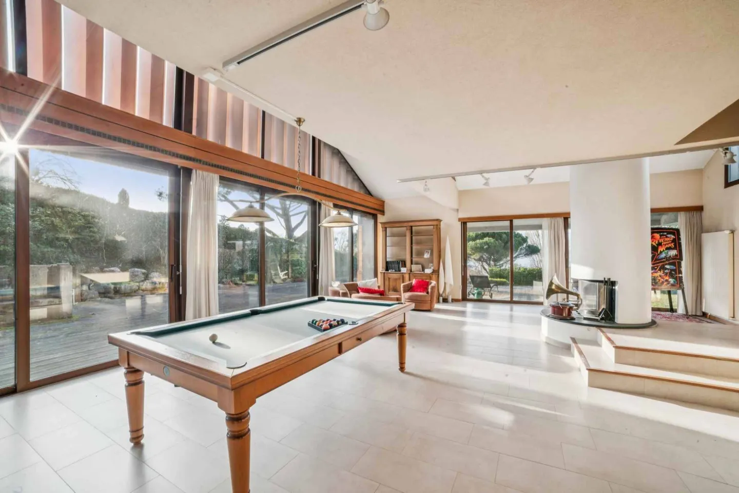 Villa di design con vista e accesso al lago, pontile privato - Foto 2 di 6