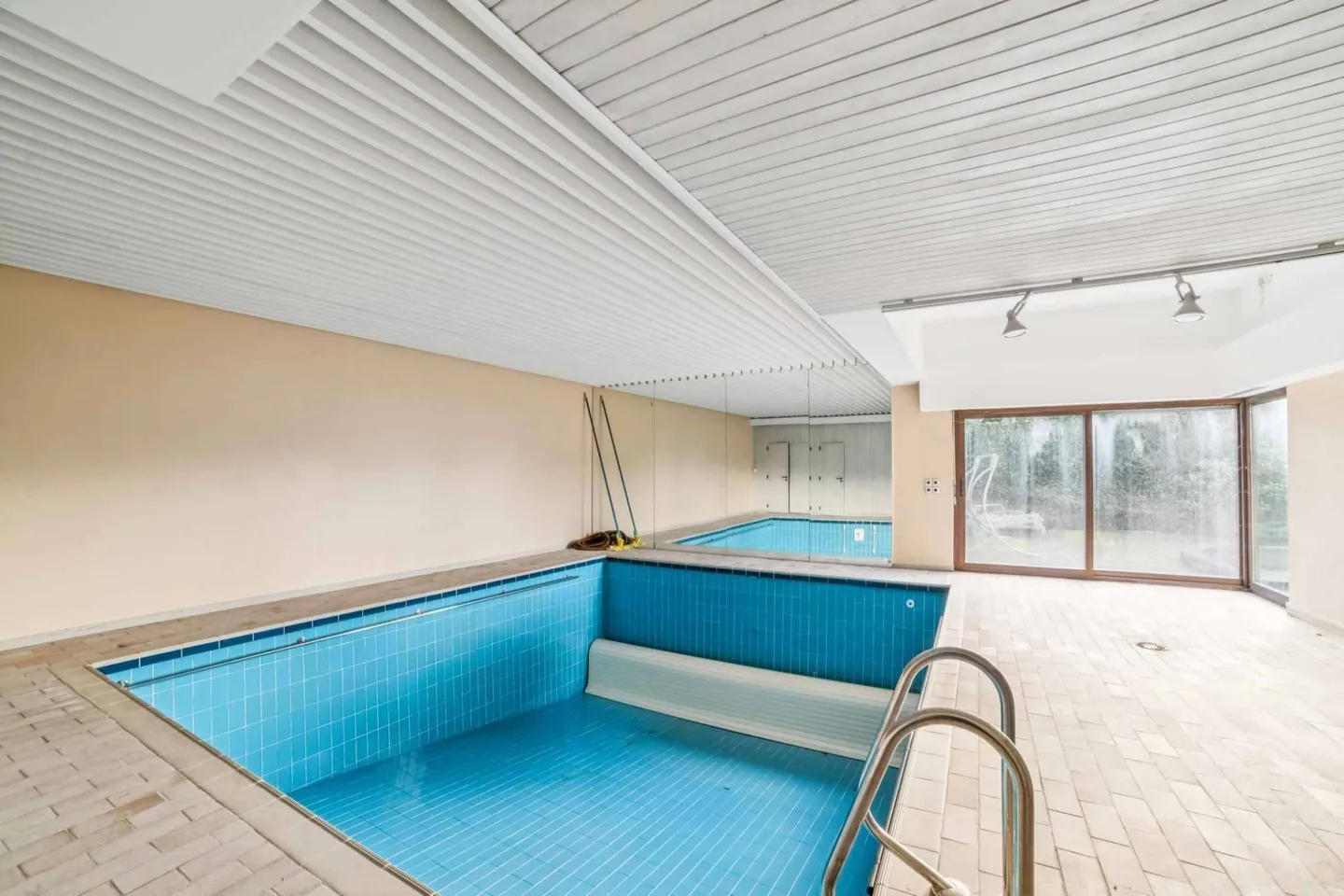 Villa di design con vista e accesso al lago, pontile privato - Foto 6 di 6