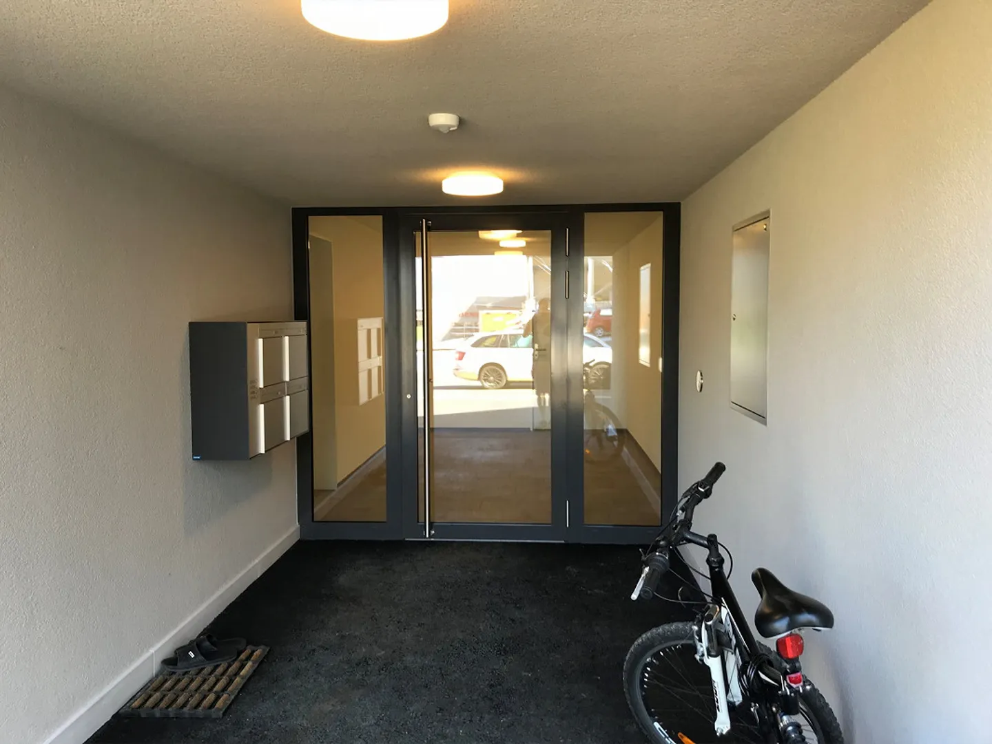 Office space with separate WC - Photo 2 of 3