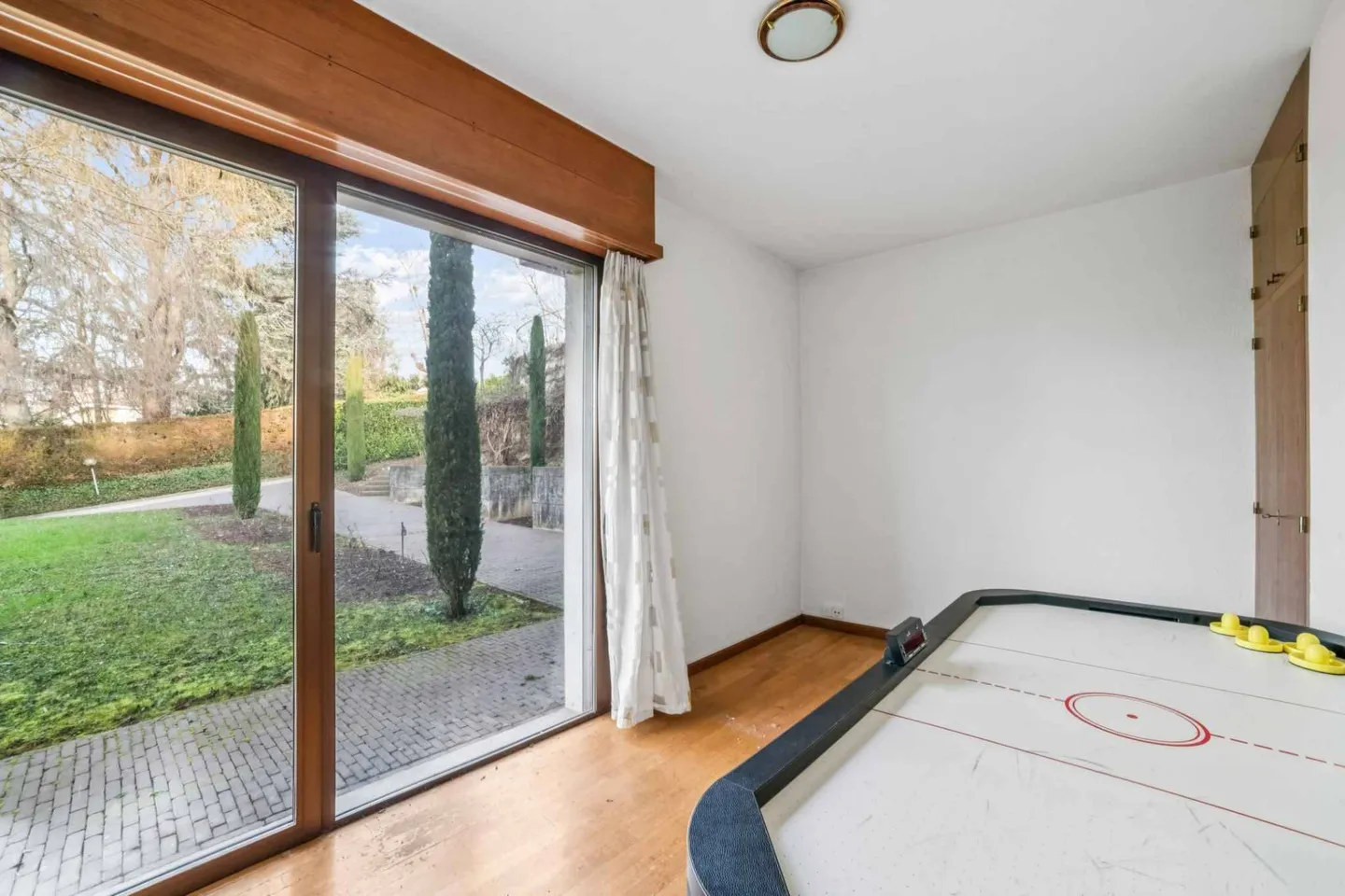 Villa di design con vista e accesso al lago, pontile privato - Foto 5 di 6