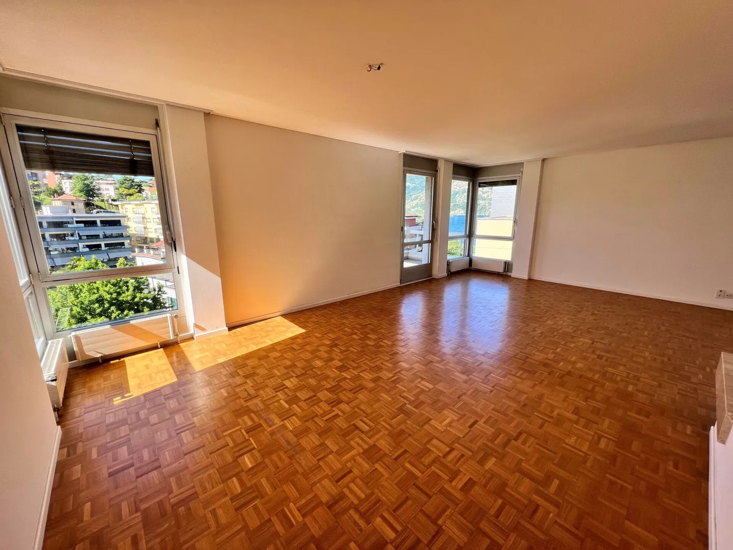 Penthouse avec terrasse sur le toit et vue sur le lac - Photo 3 sur 6