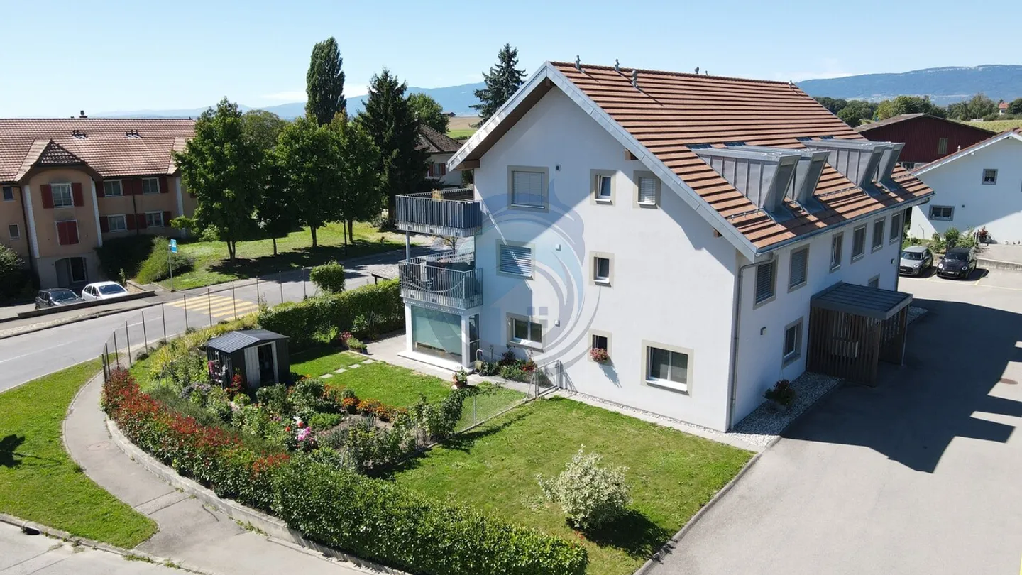 MAGNIFICO APPARTAMENTO DI 4.5 LOCALI CON BALCONE - Foto 2 di 13
