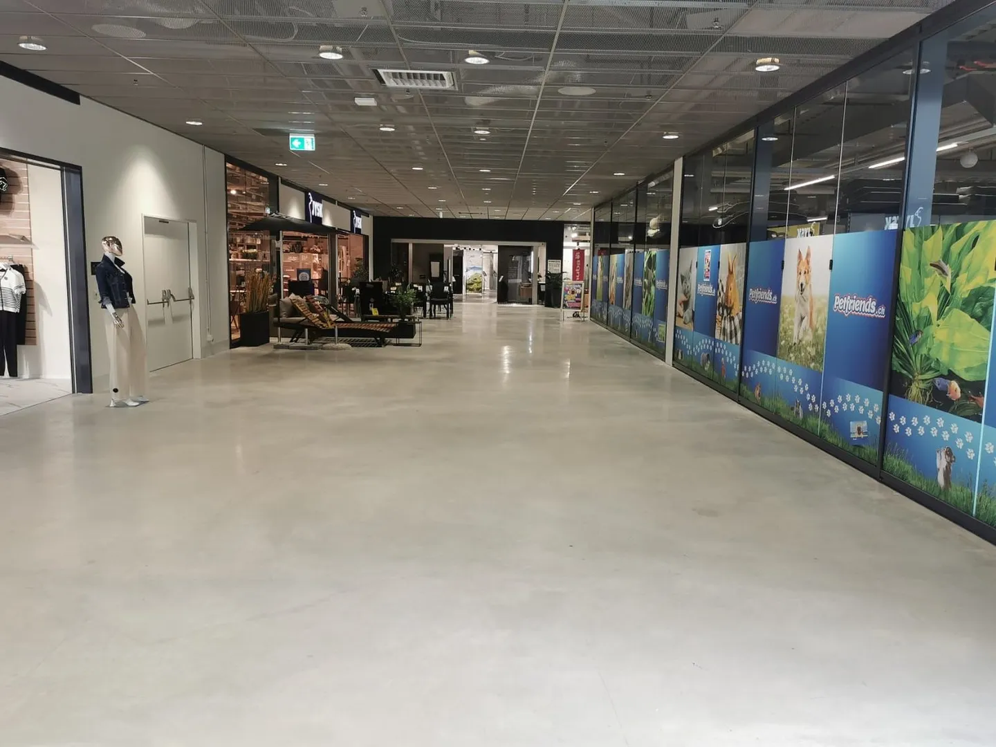 Espace de vente idéal pour un coiffeur / studio de beauté à louer - Photo 4 sur 6