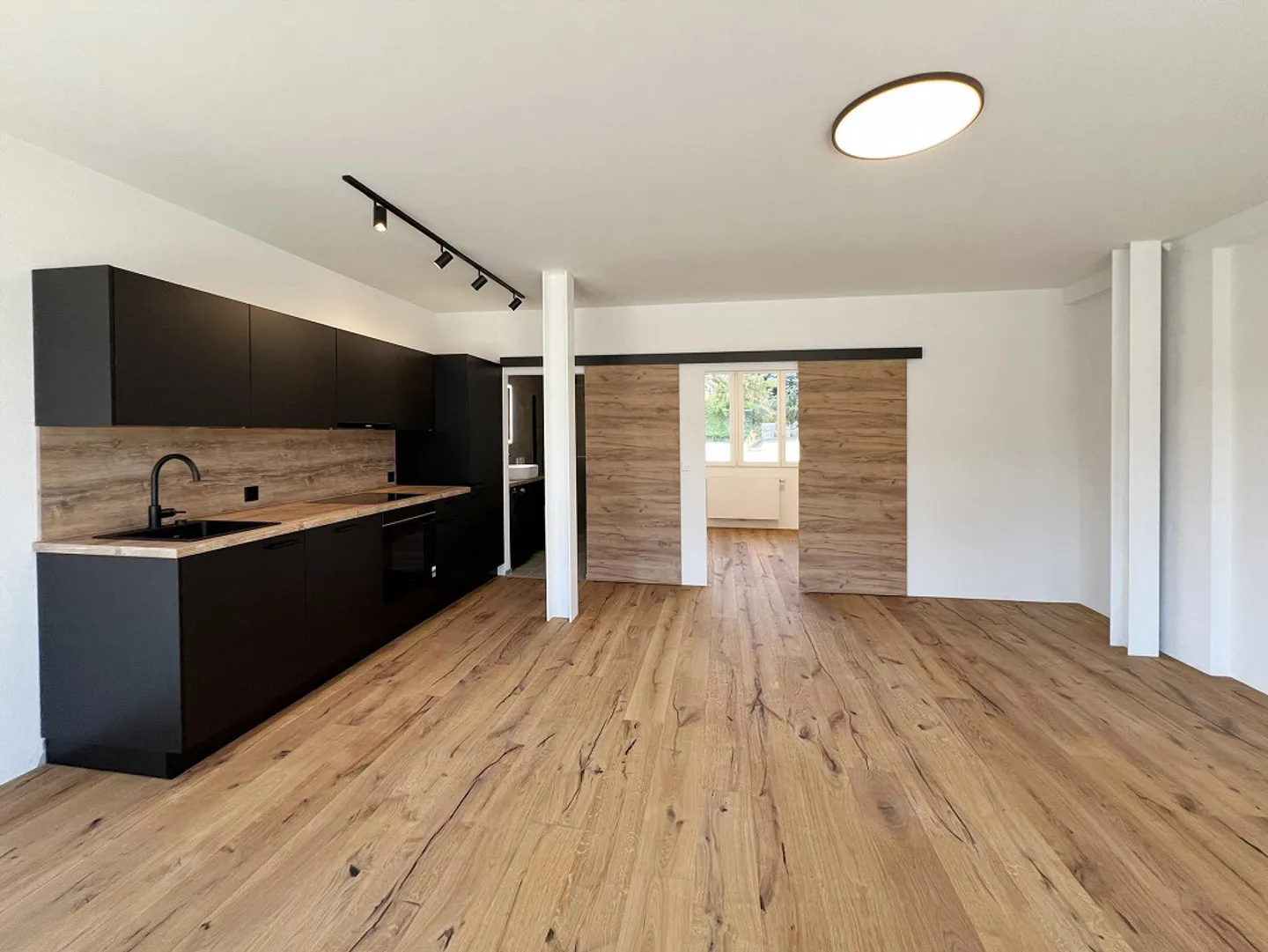 Design apartment with loft character - Photo 6 of 10