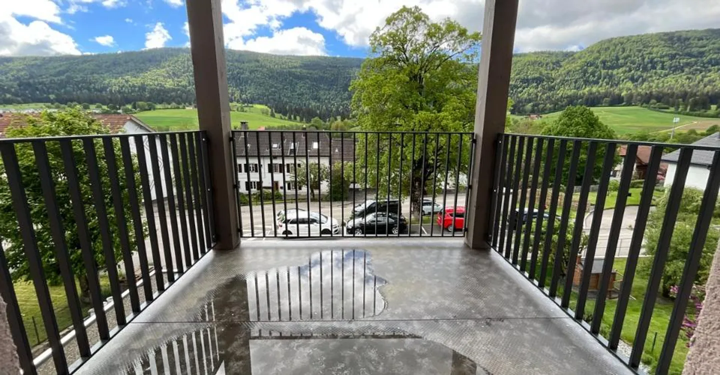 Bellissimo appartamento luminoso di 3 stanze con balcone e vista libera - Foto 1 di 7