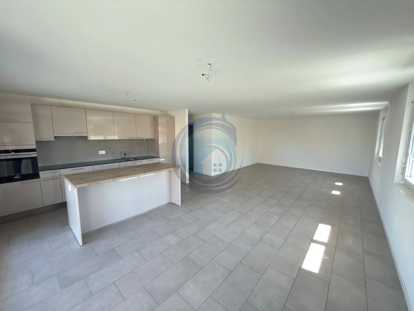 MAGNIFICO APPARTAMENTO DI 4.5 LOCALI CON BALCONE - Foto 6 di 13