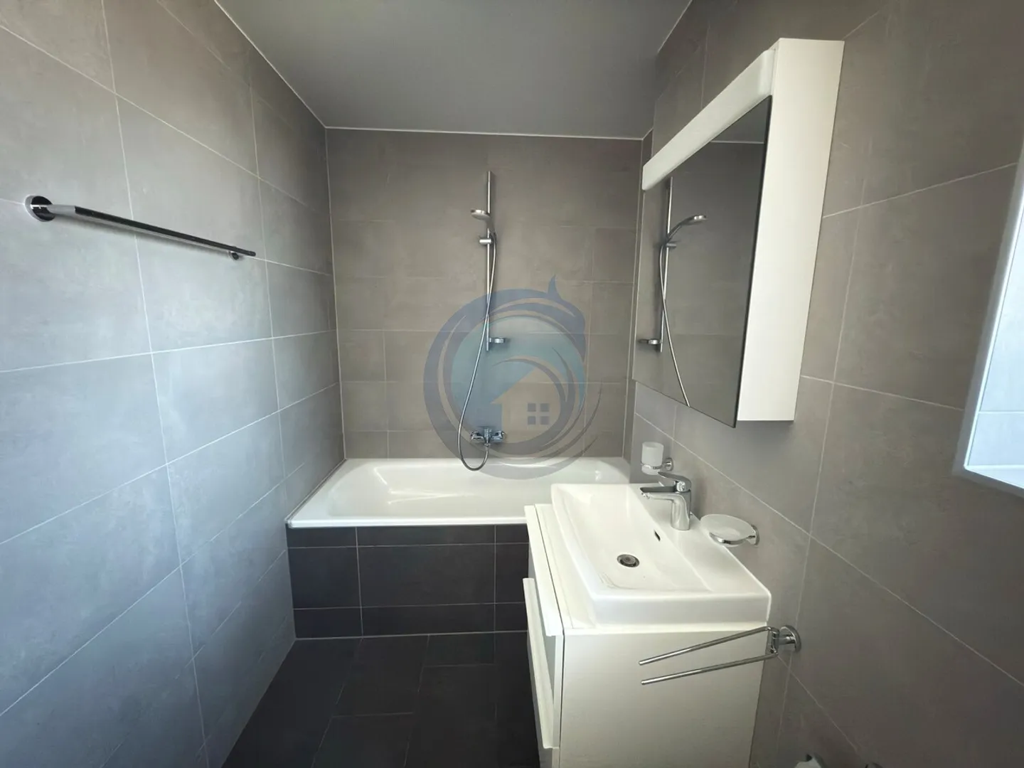 MAGNIFICO APPARTAMENTO DI 4.5 LOCALI CON BALCONE - Foto 12 di 13