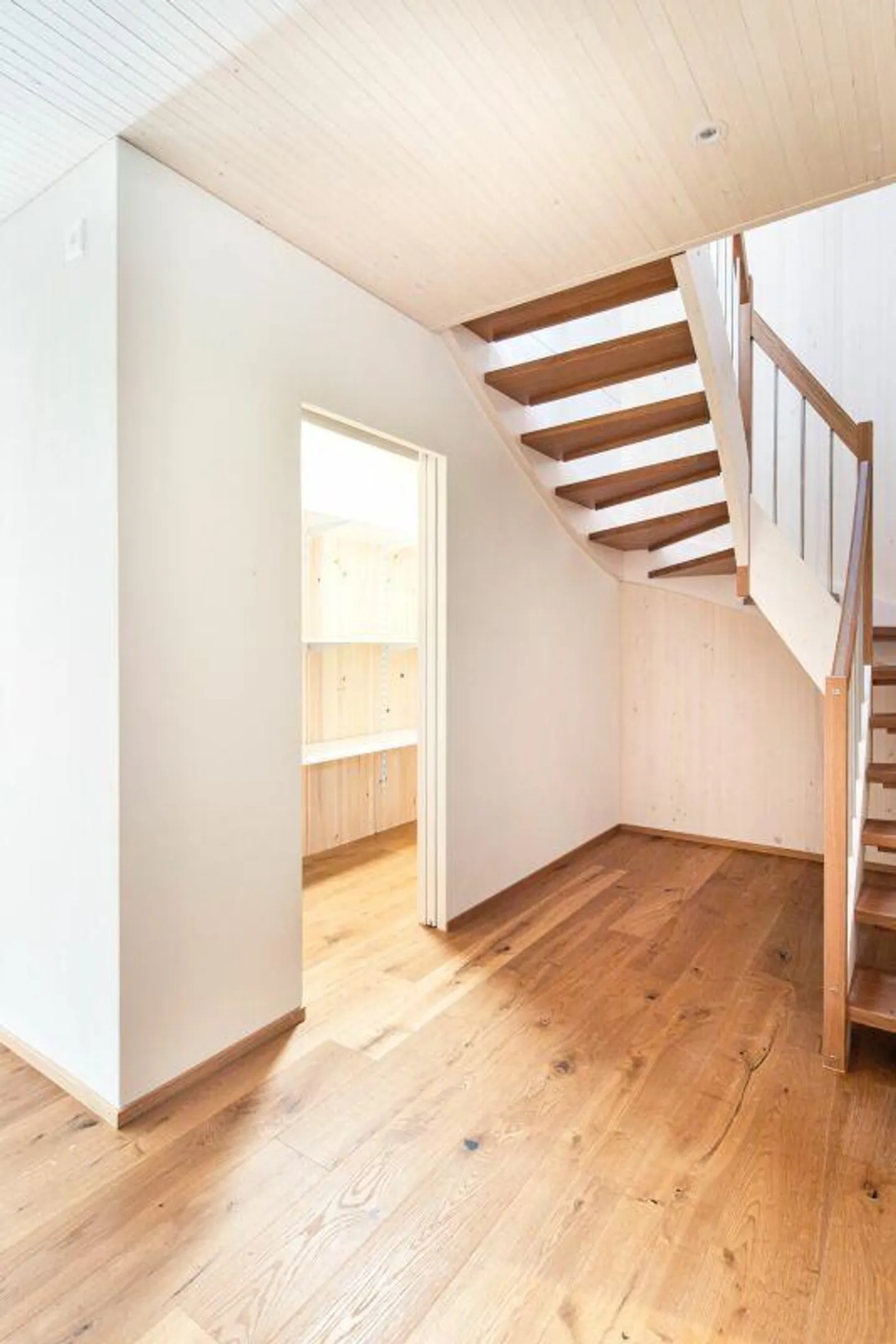 NOUVEAU maison individuelle de 6,5 pièces au bord du lac - Photo 15 sur 27