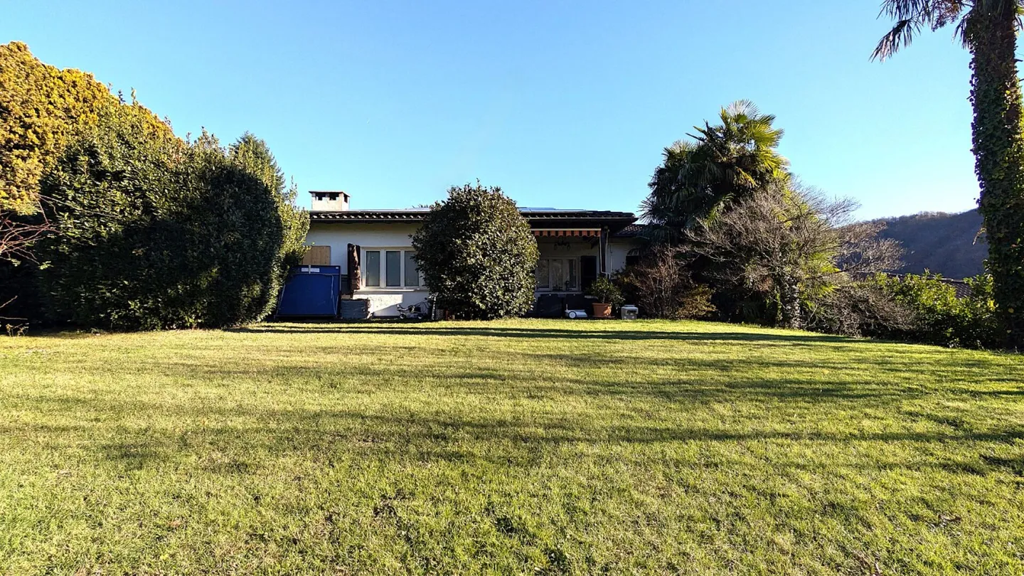 Doppelhaushälfte mit 800 m² Garten - Foto 1 von 15