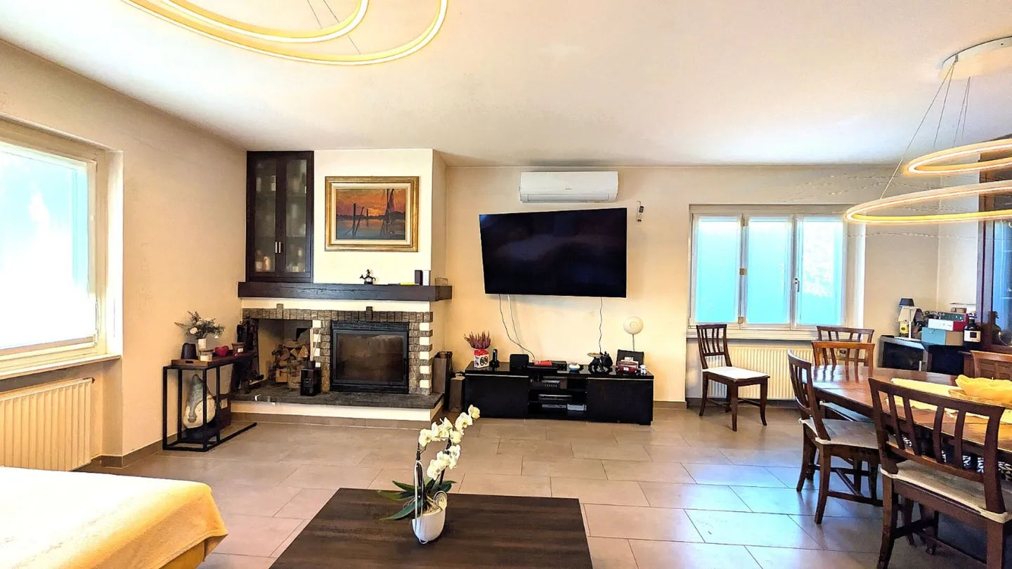 Doppelhaushälfte mit 800 m² Garten - Foto 3 von 15