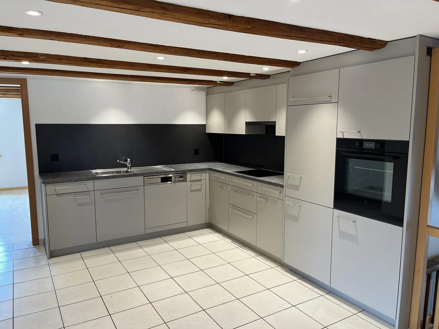 5 Room Attic Apartment - Photo 12 of 13